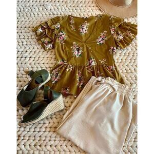 ✨ Complimentary Add-On Item ✨ Madewell Corsage Floral Peplum Top V Neck Sz M